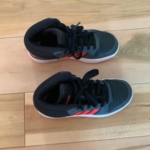 Boys basketball shoes